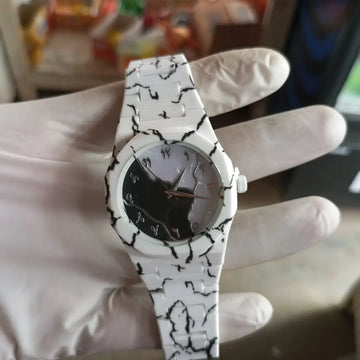 New stylish black and white aura watch
