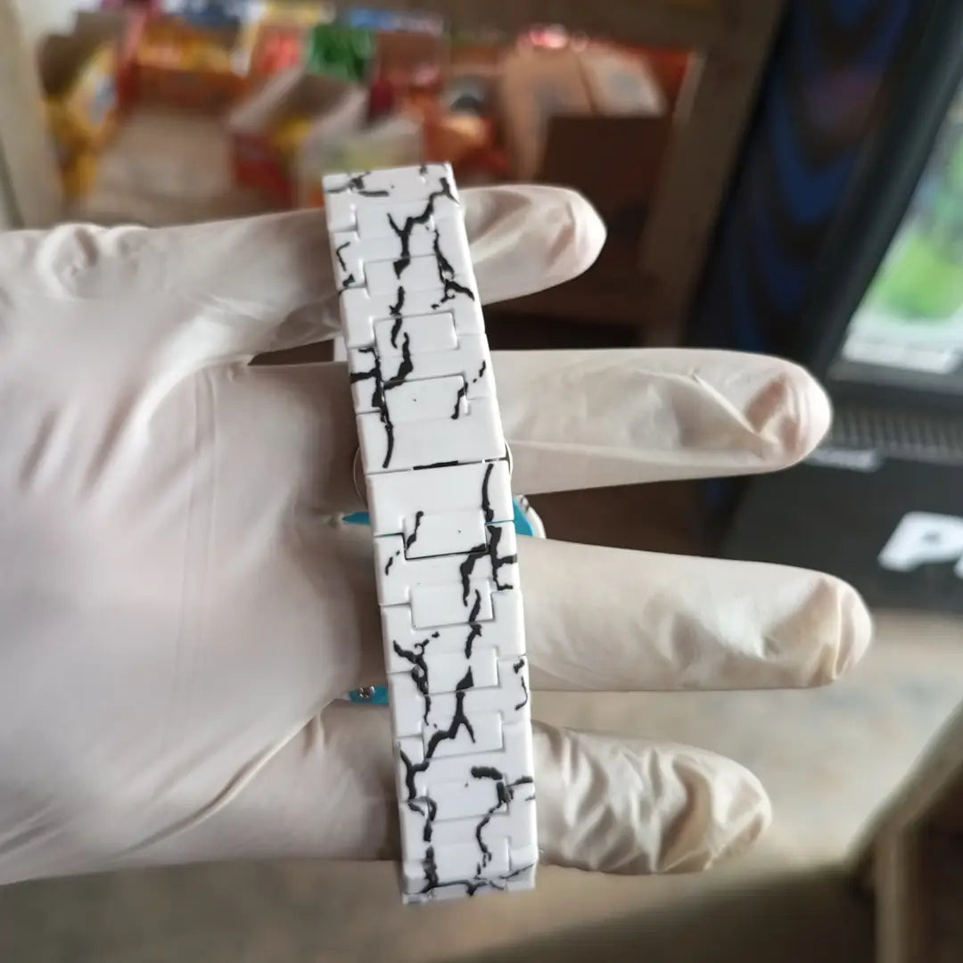 New stylish black and white aura watch